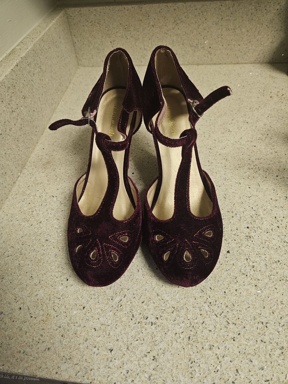 Women’s ModCloth Burgundy Velvet T-Strap Heels Size 9M